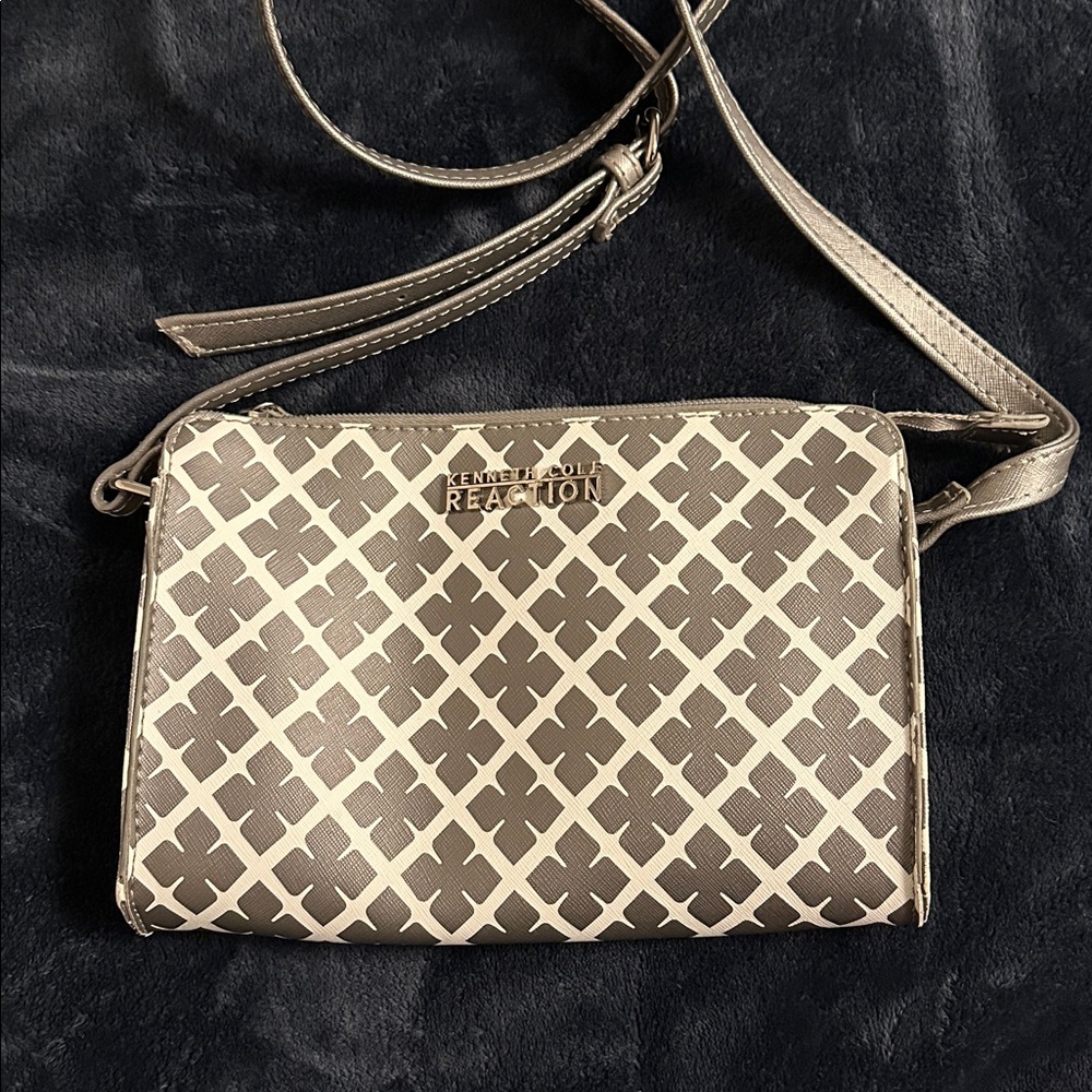 Kenneth Cole Crossbody Bag white and silver/grey